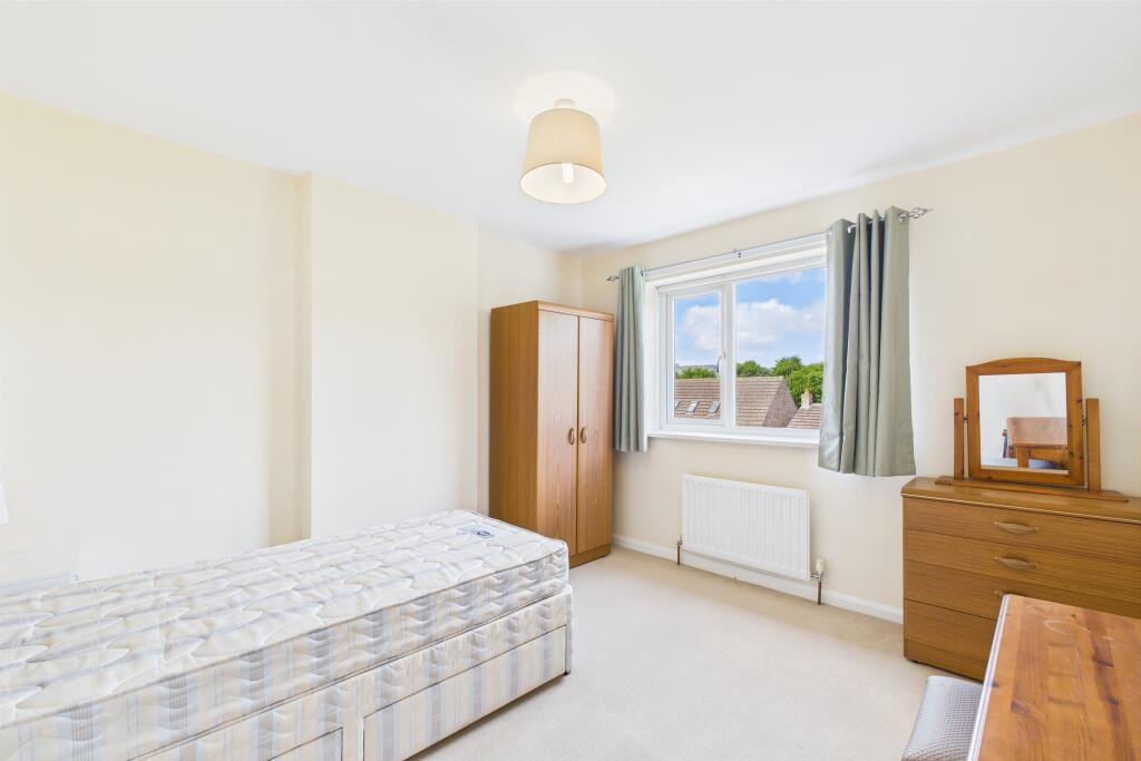 CAM04201G0-PR0083-STILL013