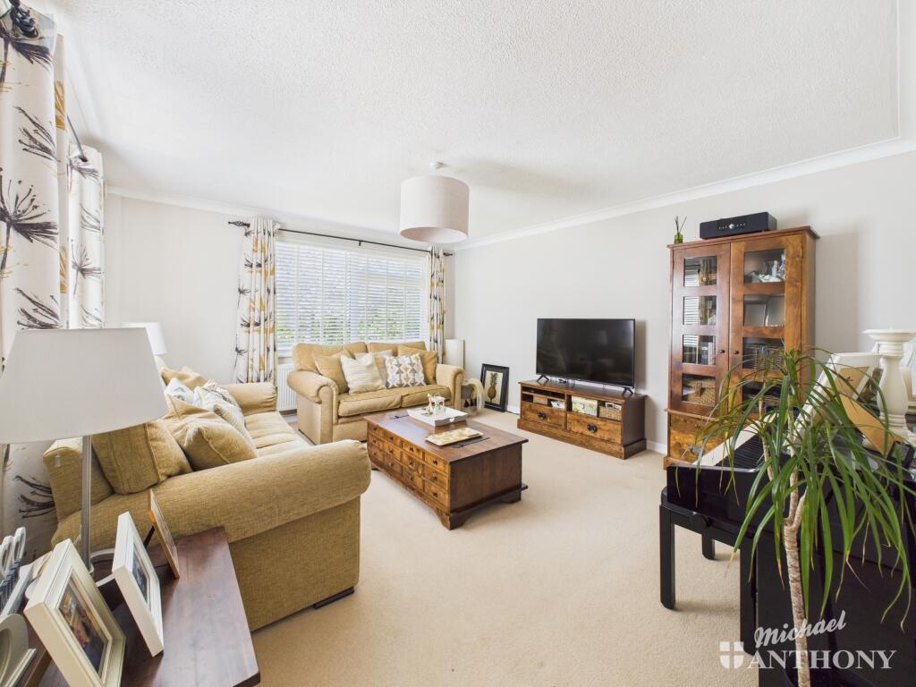 CAM03852G0-PR0243-STILL016