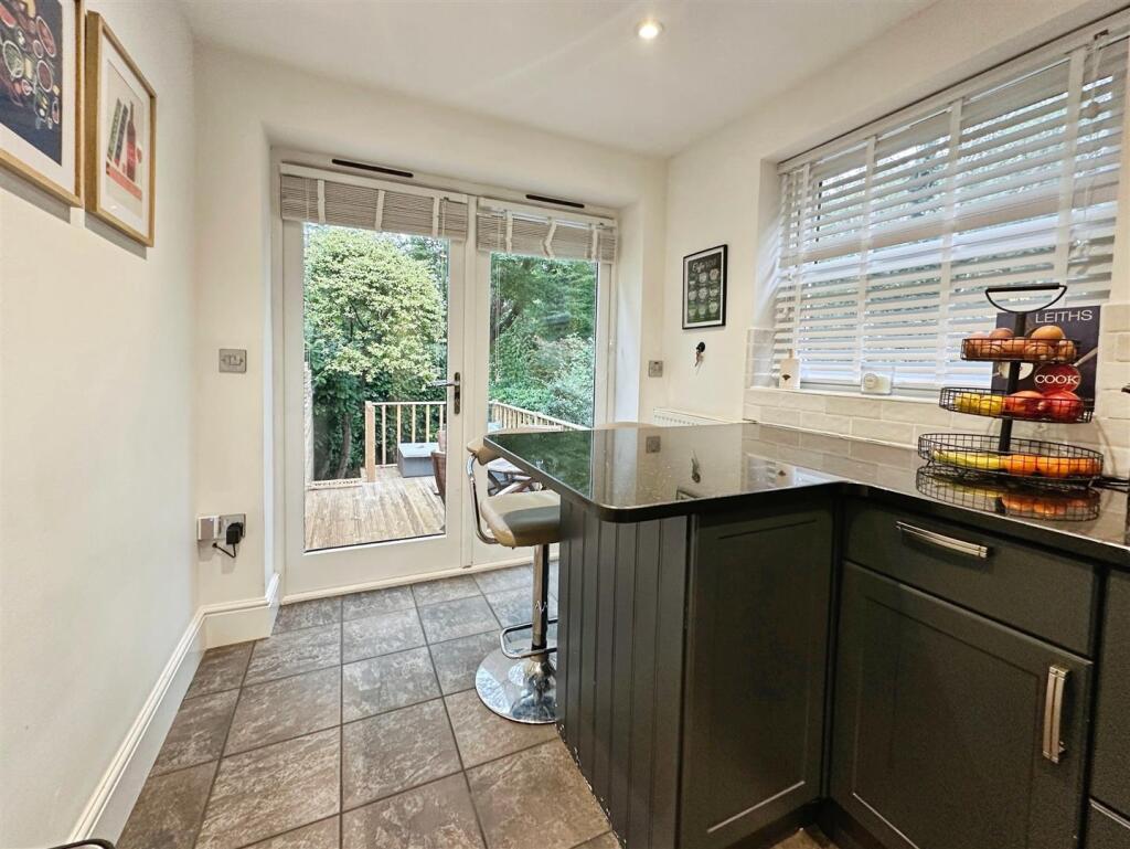 86e17798--4274-B2A2-5E1D8E5CEC31-85894-00001C1C27C