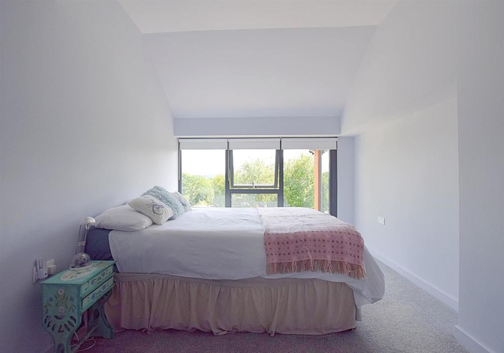 BEDROOM TWO.jpg