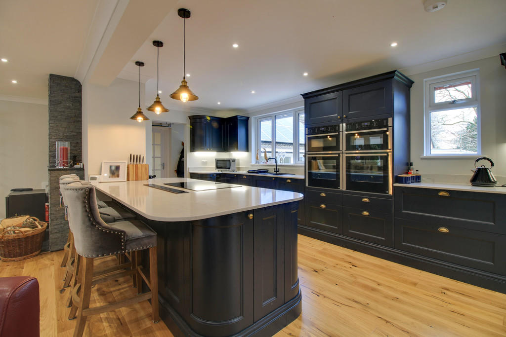 Kitchen/Breakfast...