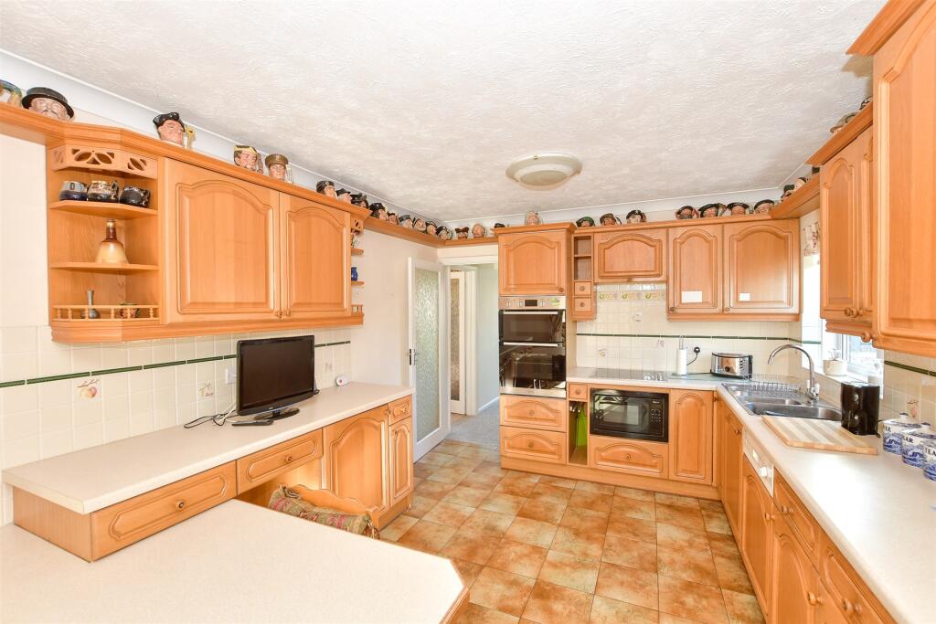 Kitchen/ Breakfast Room