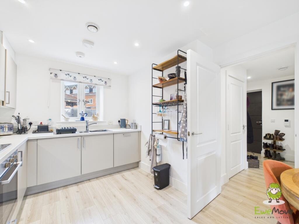 EweMove Estate Agents Basingstoke - Appain Way - K
