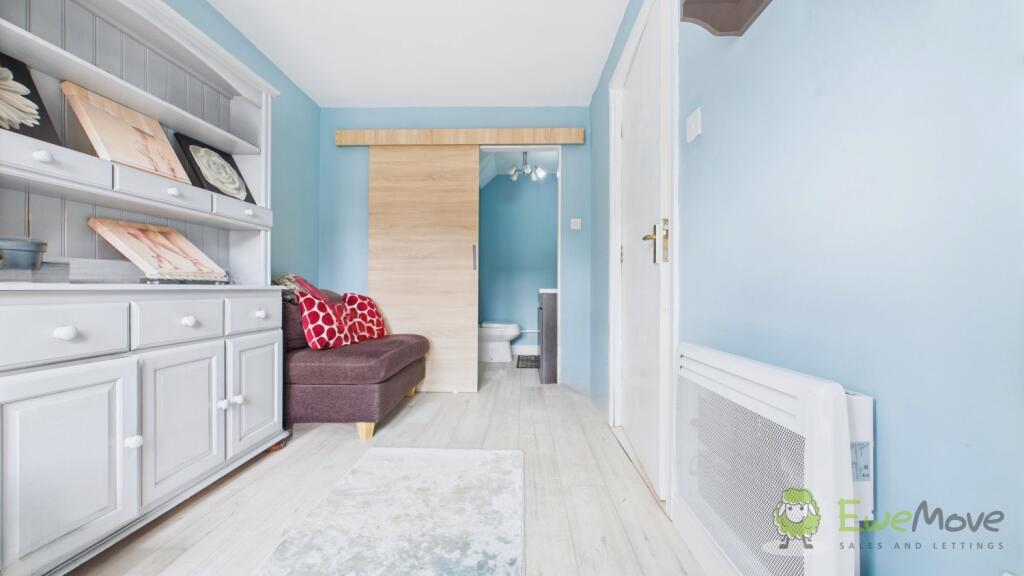 CAM02351G0-PR0070-STILL008