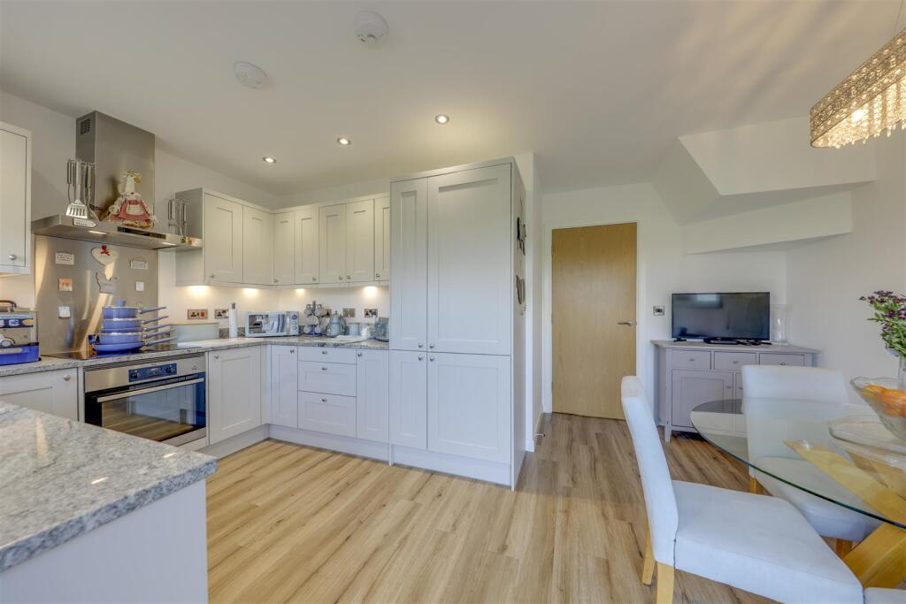 Kitchen / Dining Alt