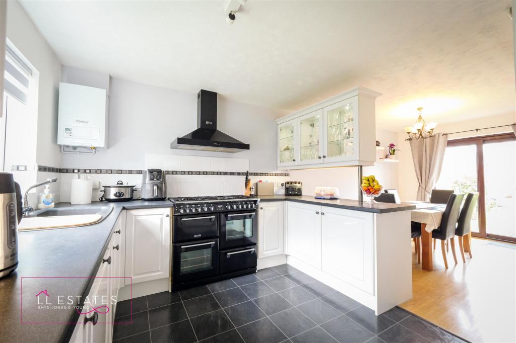 45 Bodelwyddan Ave-15.jpg