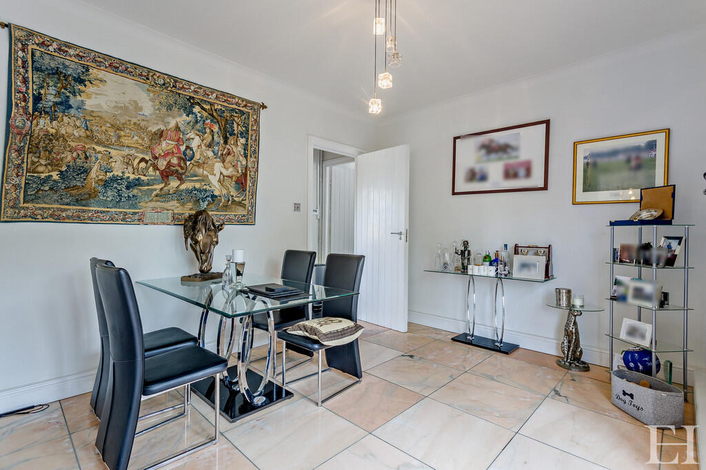 8646487-interiorW...