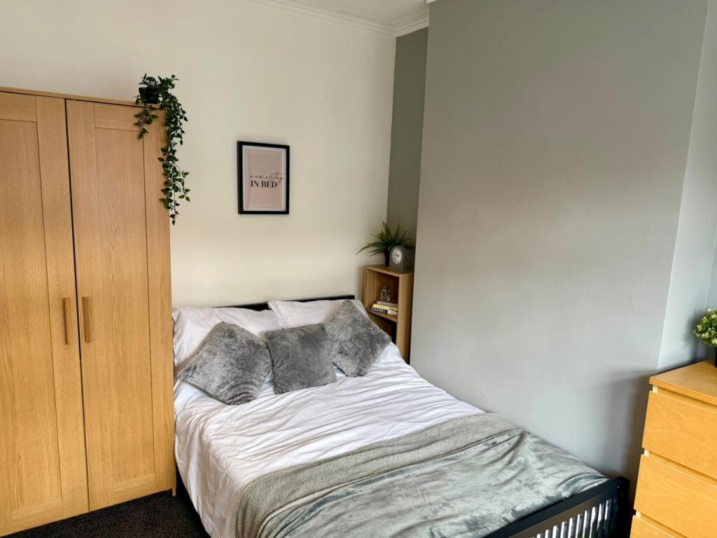 Call 02920 668585 to secure your viewing _7