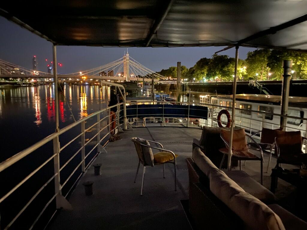 Open upper-deck
