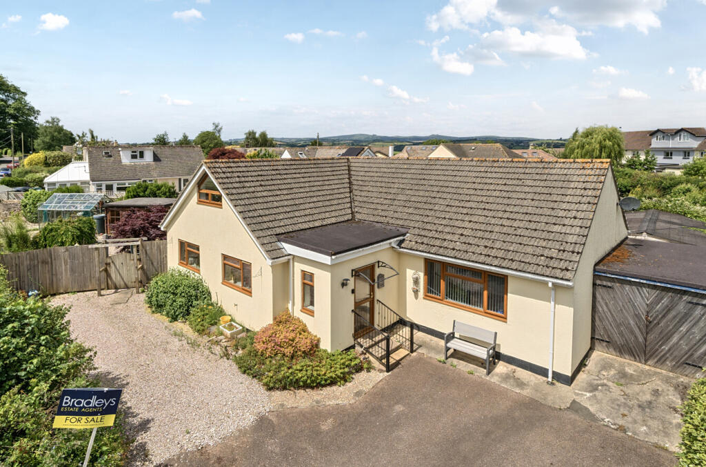 1304090-4-683dacd...