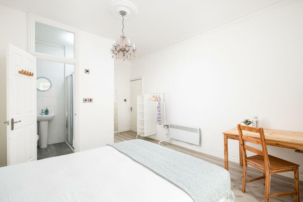 Bedroom1_2.jpg