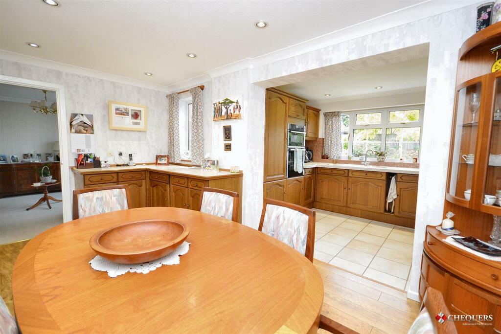 Kitchen/ Breakfast room