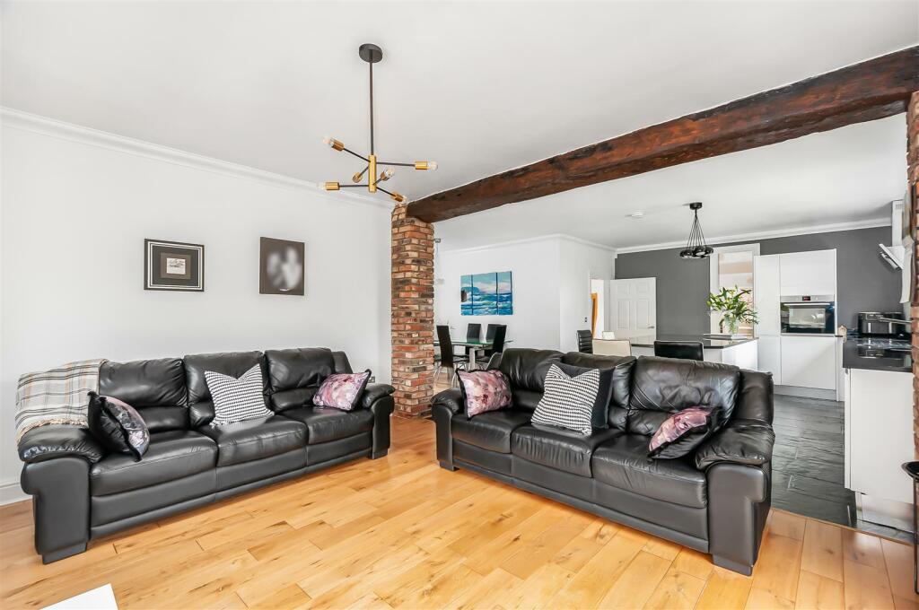 KITCHEN/ DINING/ SITTING ROOM