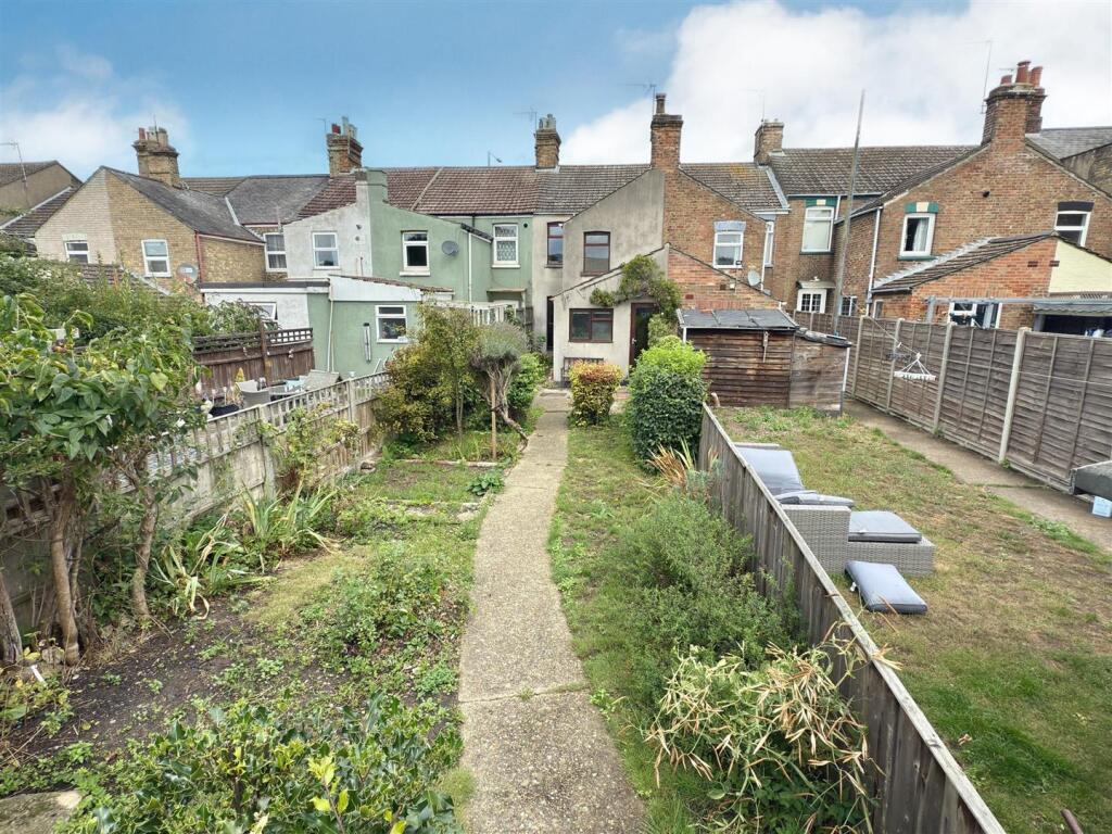 GARDEN REAR.jpg