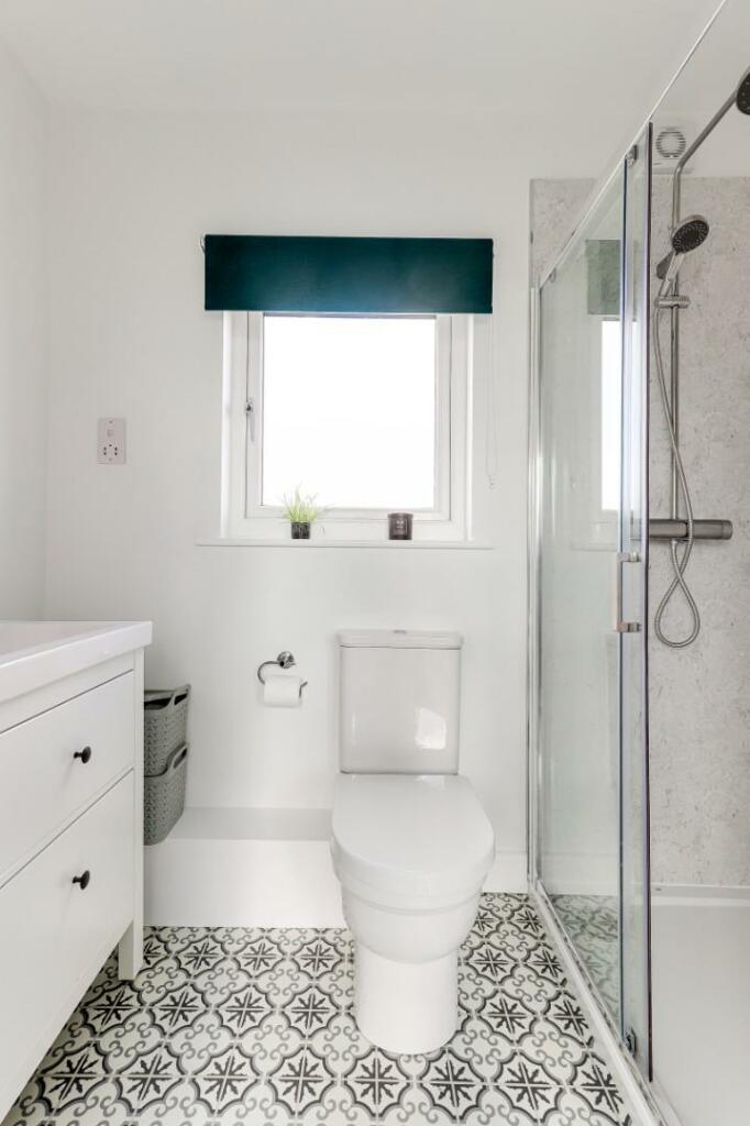 En Suite to Bedroom One.JPG