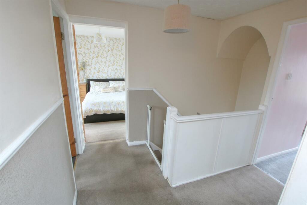 FIRST FLOOR LANDING