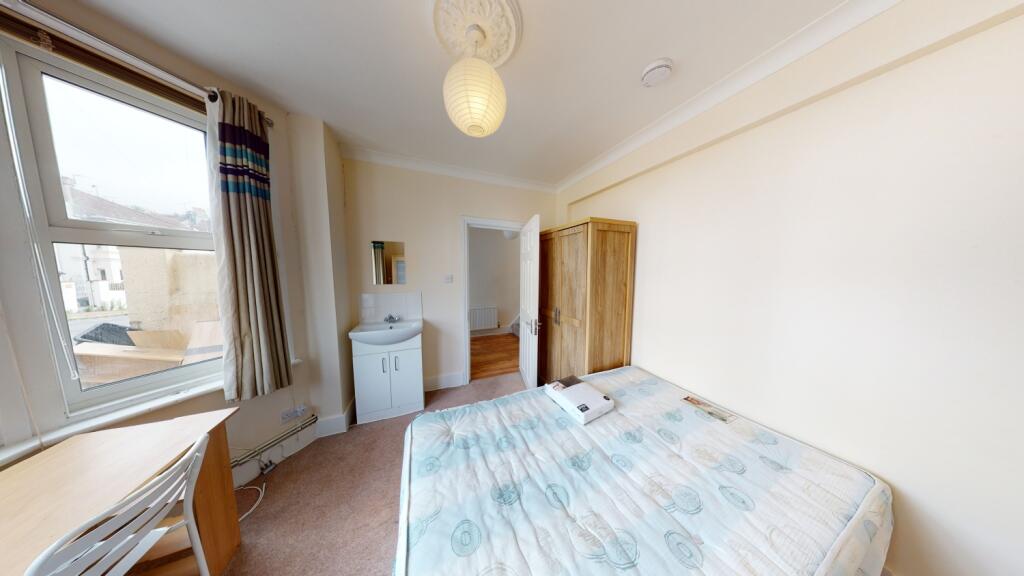 1 Whippingham Street Bedroom 1 (2)