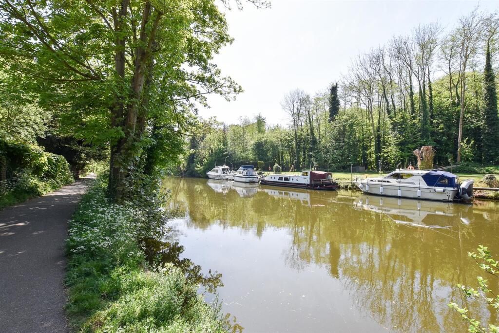 Nearby Riverside Walks (2).jpg