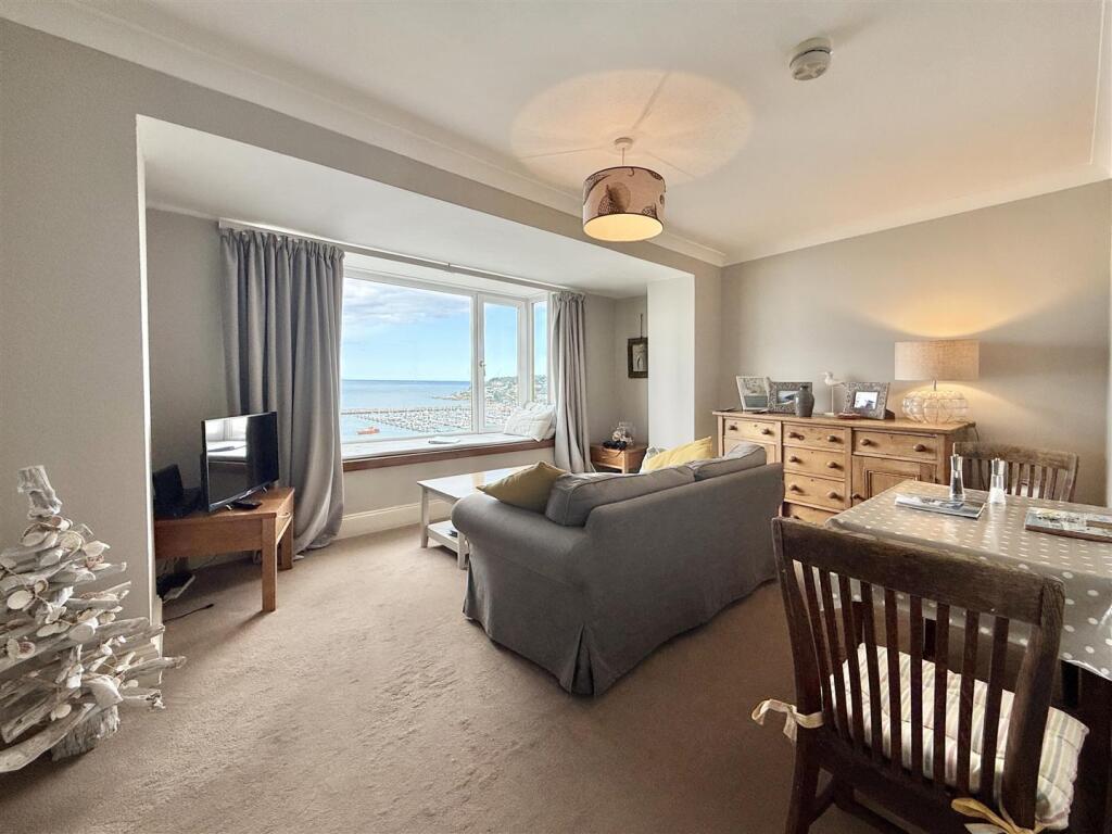 Four Seas Lounge.jpg