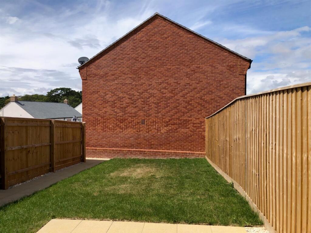 Plot 163 Garden 4.jpg