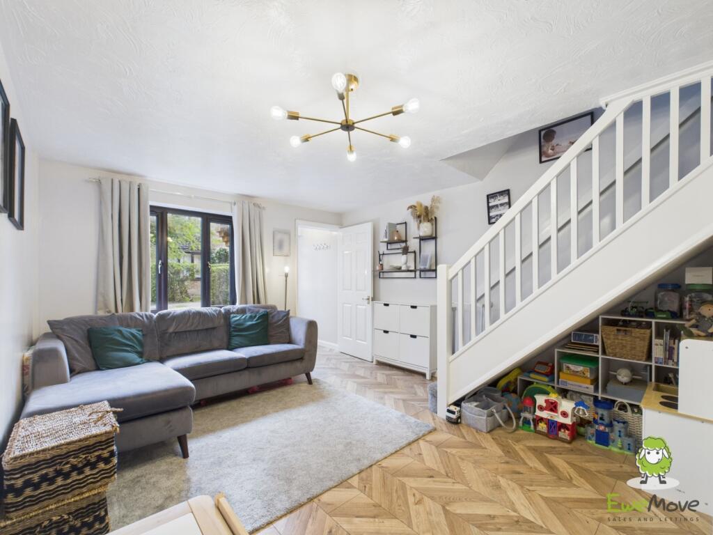 EweMove Estate Agents Basingstoke - Long Copse Cha