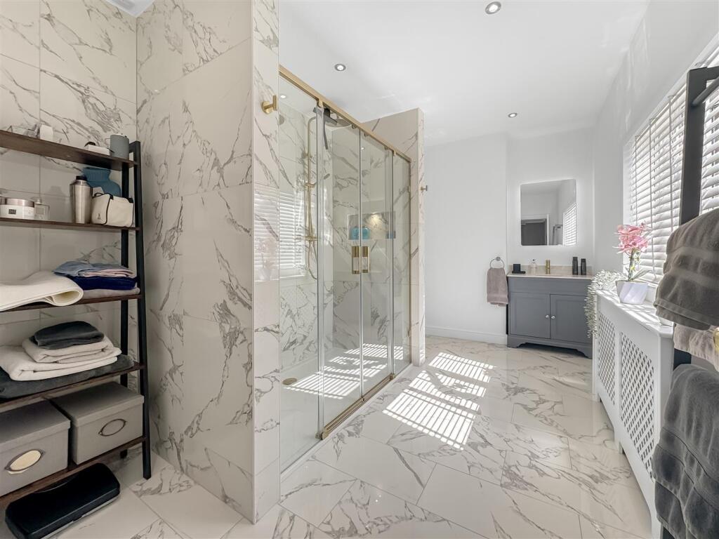 Ensuite