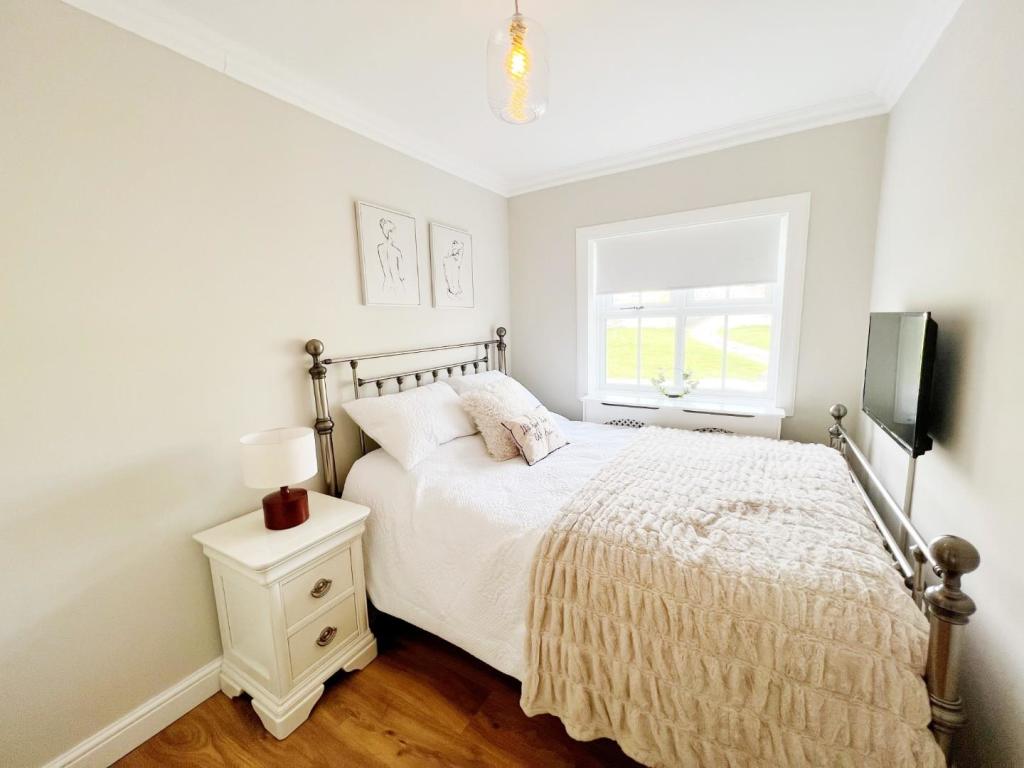 Bedroom 2 pic 2.jpg