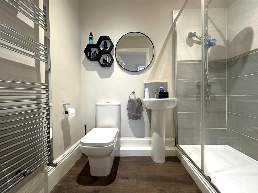 En-Suite Shower Room 569