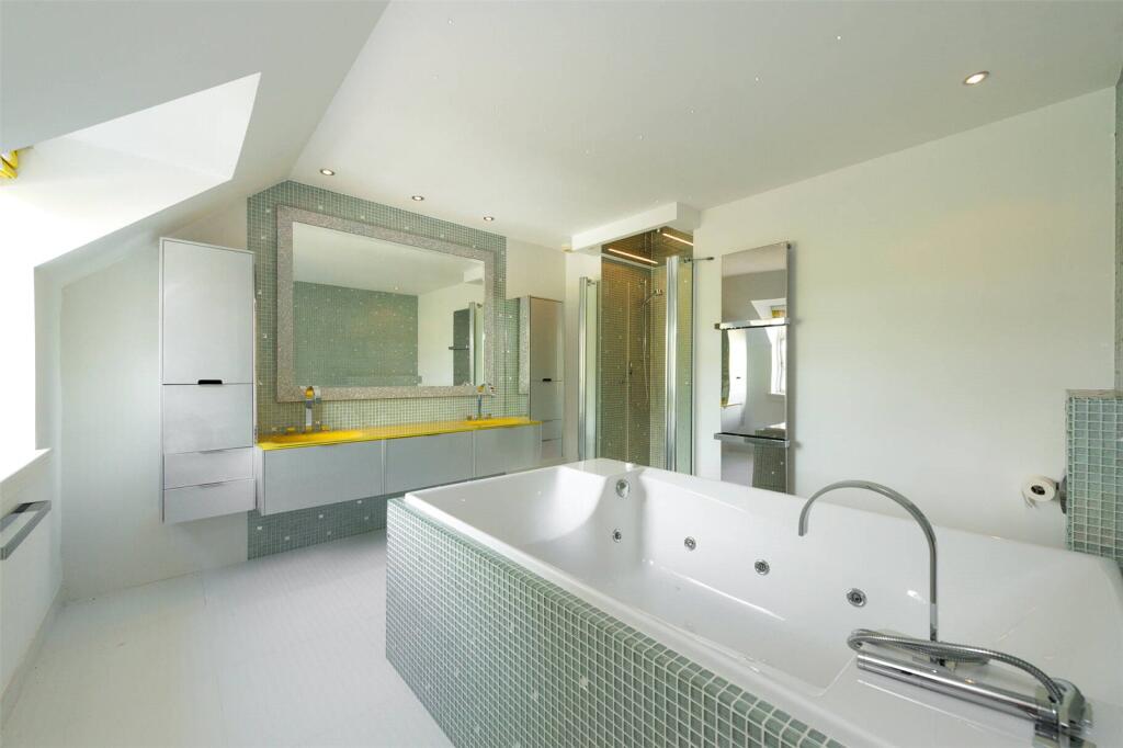 En Suite Bathroom