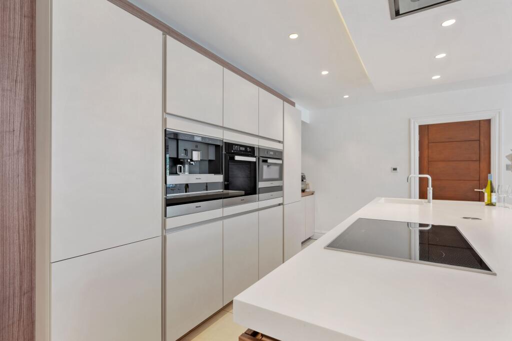 Kitchen/ Breakfast Room