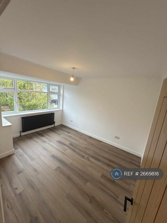 Front Facing Double Bedroom 