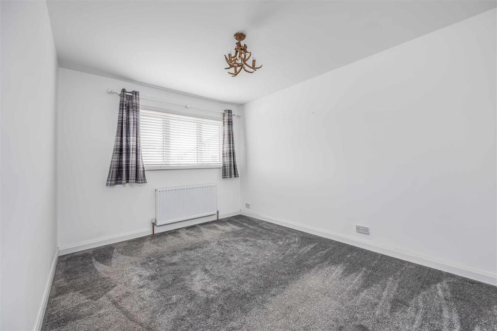 100 Fathoms Reach, Hayling Island-Small-PorticoMar