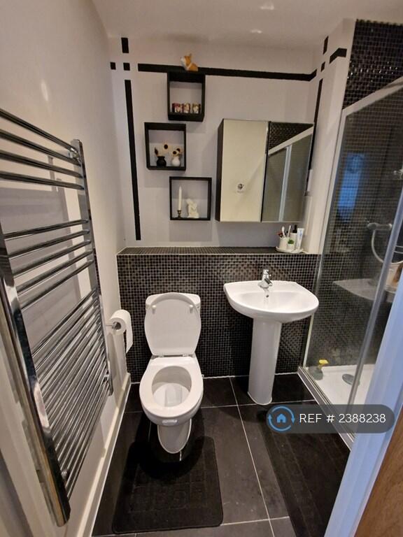 Master Bedroom's En Suite 
