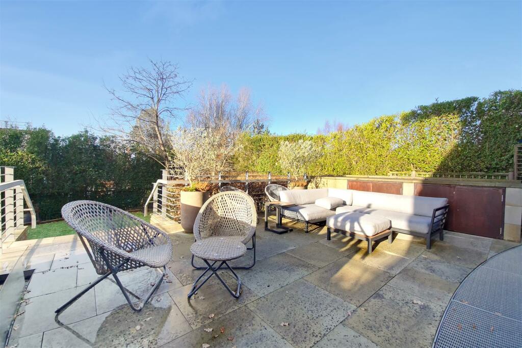 11_Patio 1-0.jpg