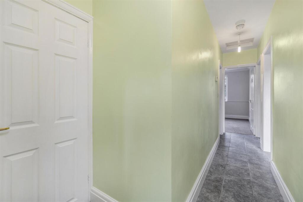 13 Hessle Drive (Boston)-16.jpg