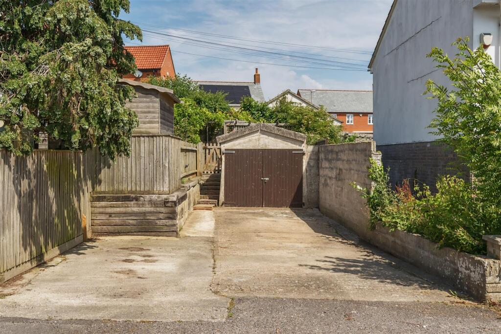 Garage &amp; Parking