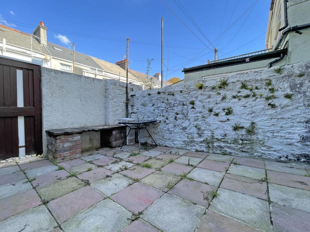 Knighton Road 95 - Courtyard.jpg