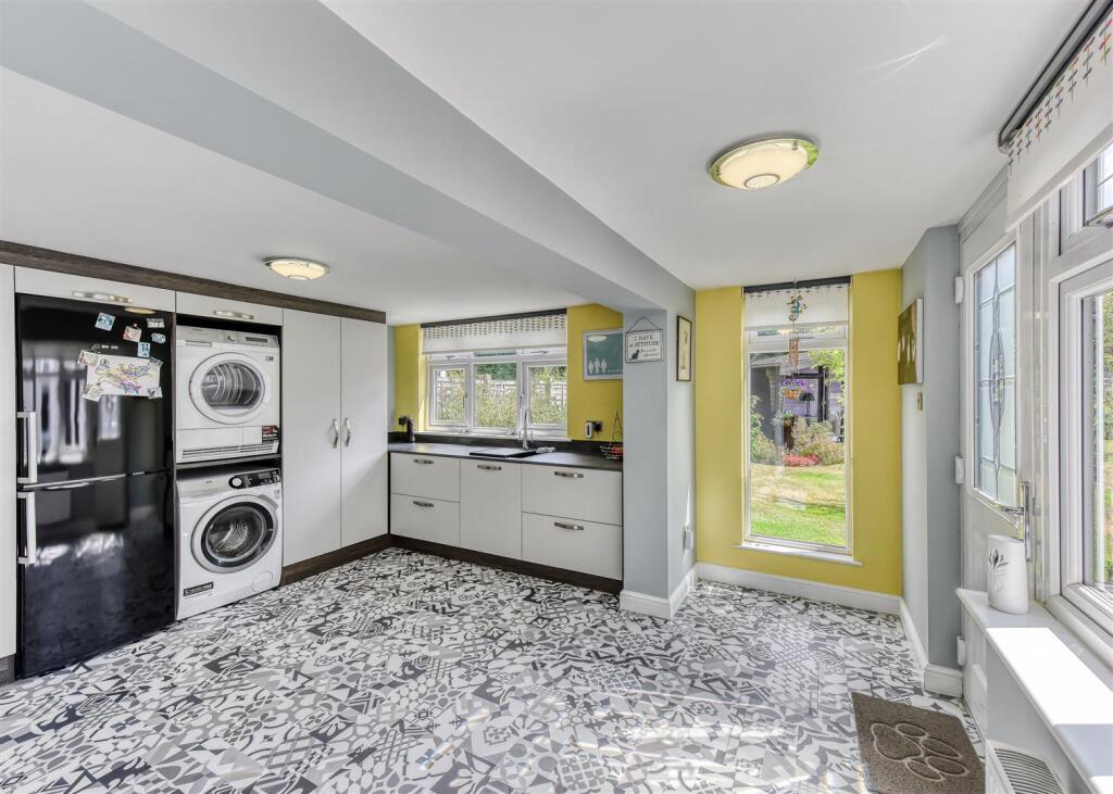 40 Cranmere Avenue-laundry.jpg