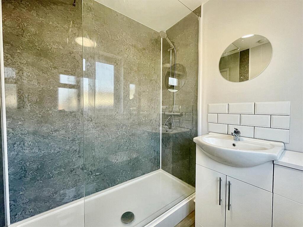 4SUE_xFc8UOHZ2FcXhFuyg 1.jpg