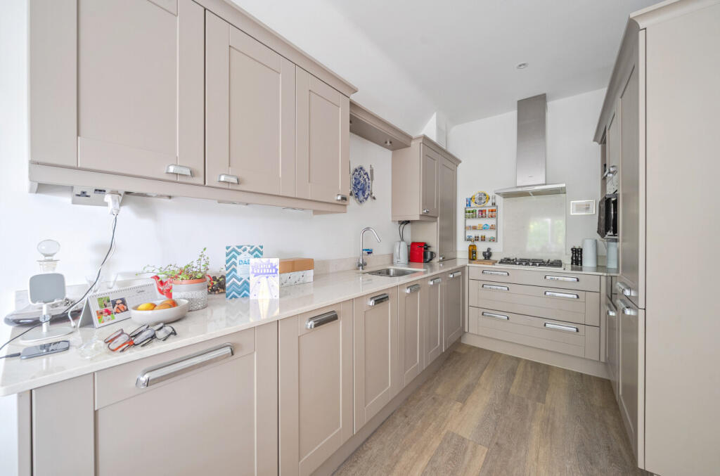 1348924-5-68c2bd0...