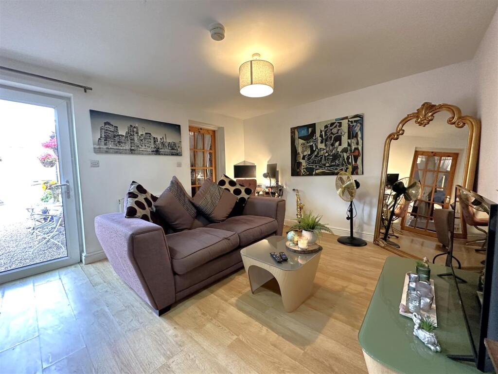 Annexe: Living Area 478