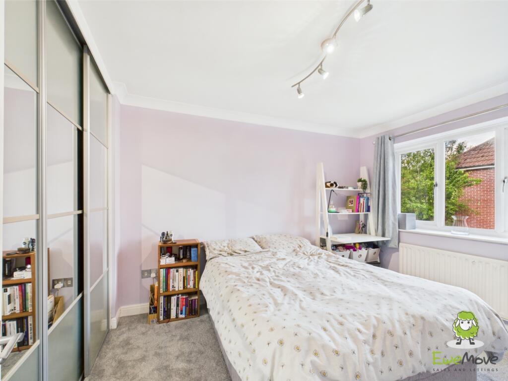 EweMove Estate Agents Basingstoke - Chaldon Green