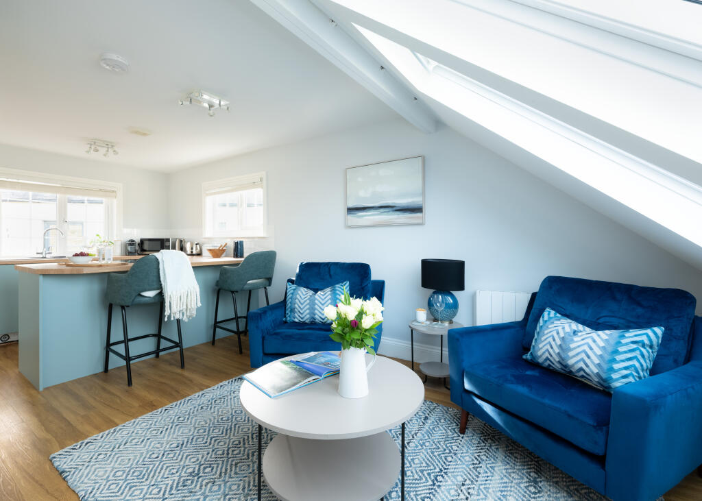 67aa1cb0de6b6_Strand House-31