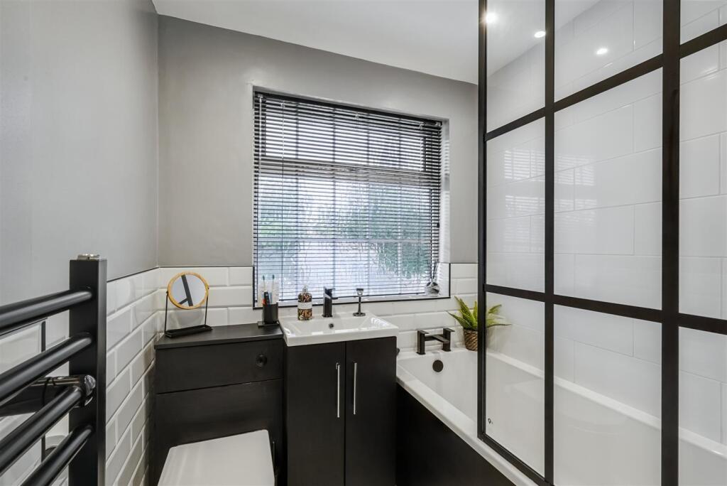 Bathroom 1_1.jpeg