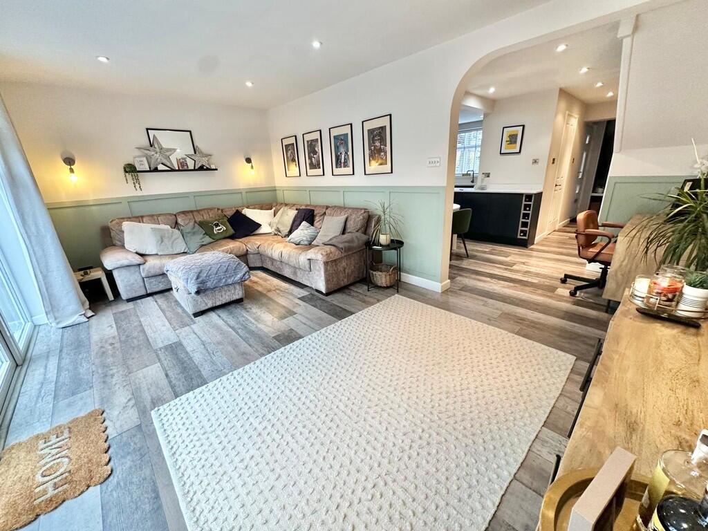 IMG-20251007-WA00...