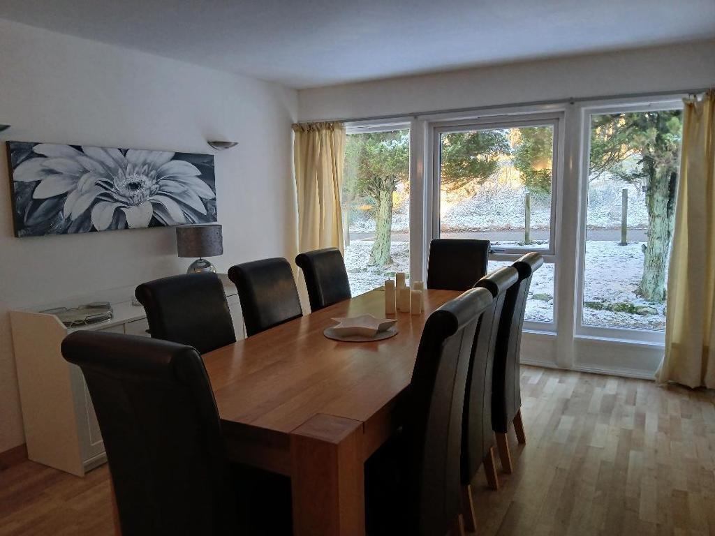 Dining room with oak table