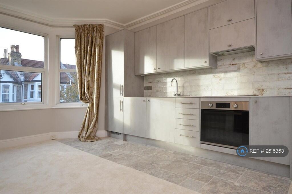 Living Room / Kitchen