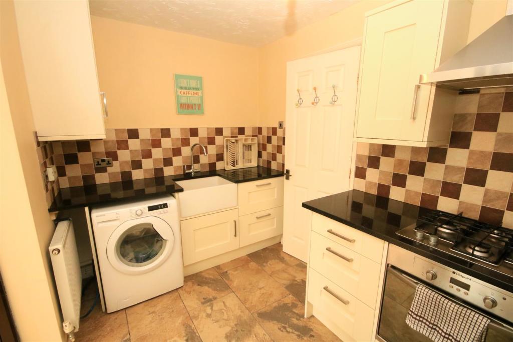 FITTED KITCHEN