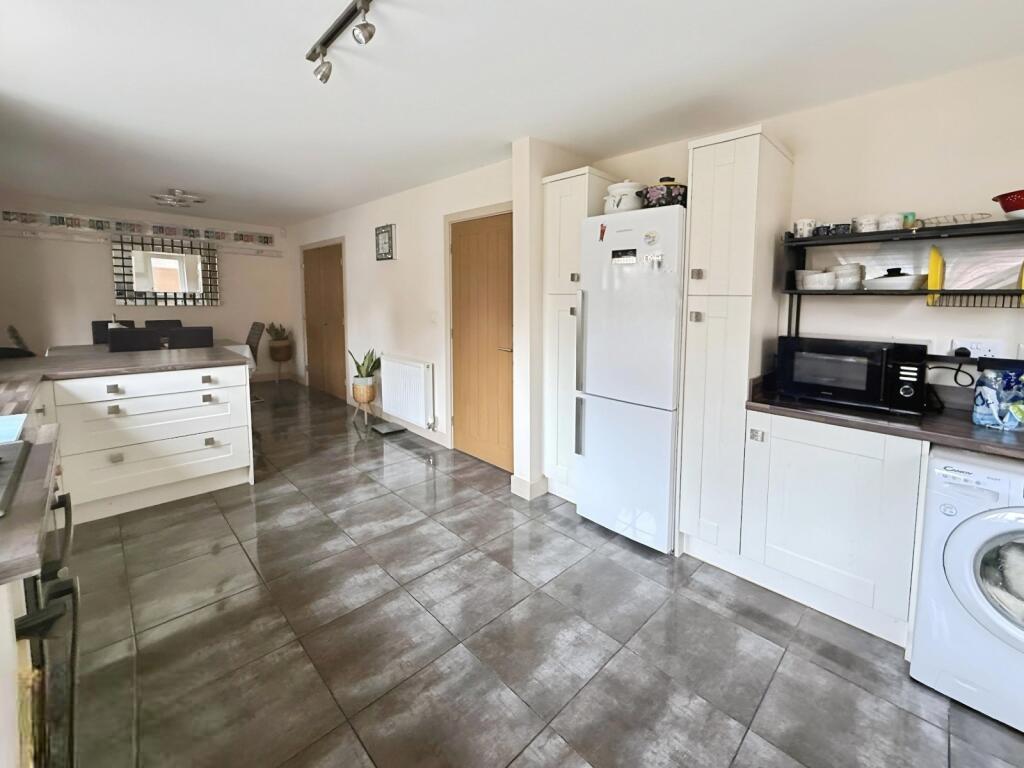 Kitchen/Dining Area
