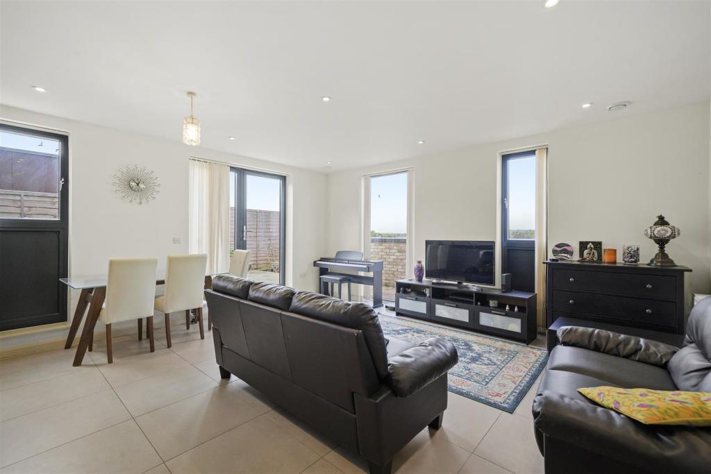 Flat 33, Tulip Court - NTK14AF0W48gAKj9EEBn.jpg